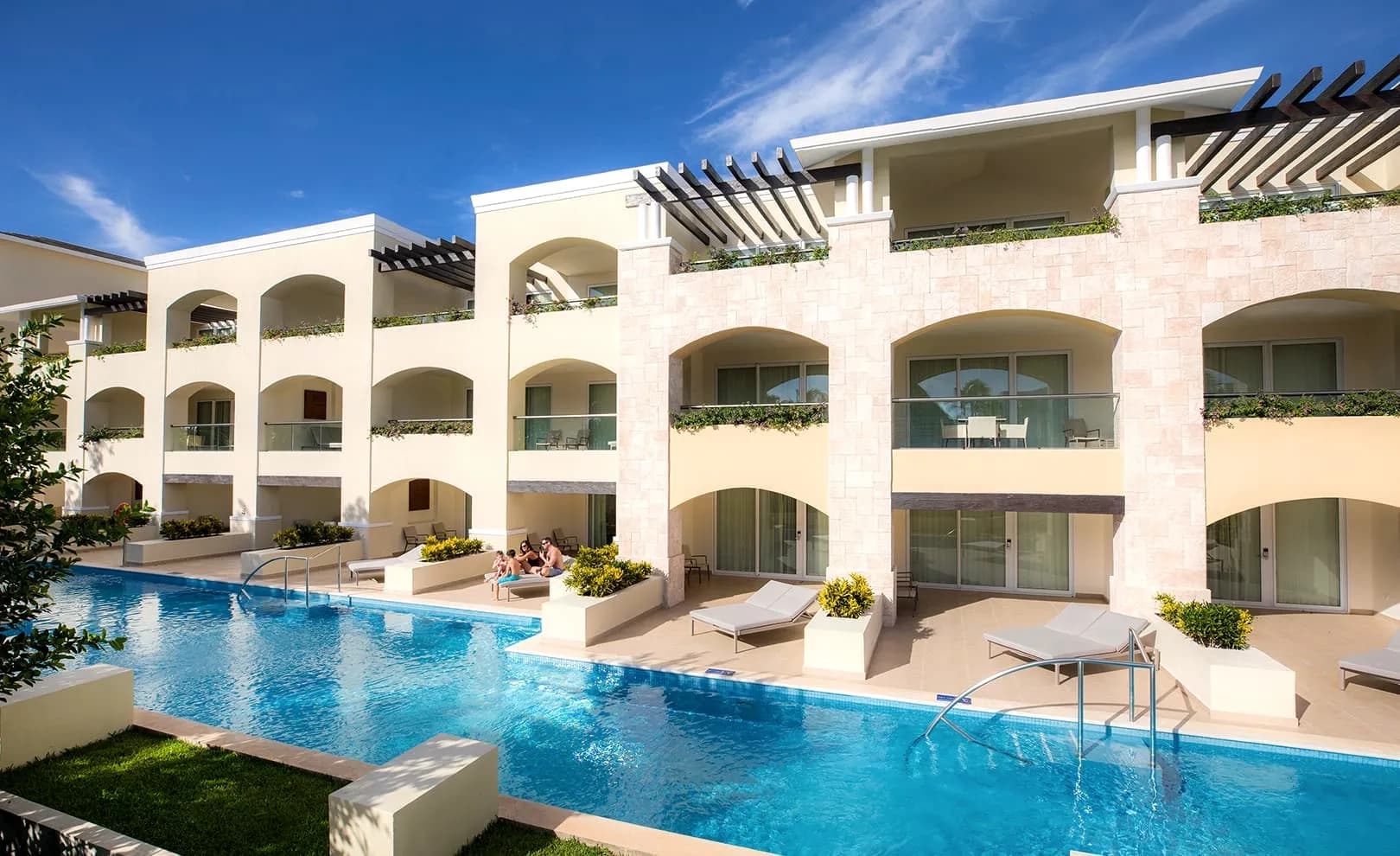 Swim-up suite building and pool at Moon Palace The Grand Cancun